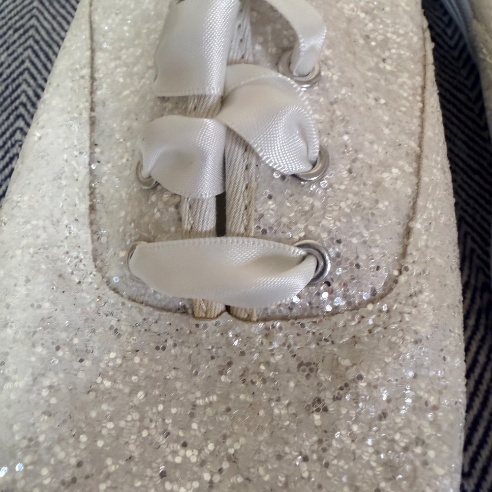 KEDS KATE SPADE - White Glitter Tennis Sneakers with Ribbon Laces - Picture 3 of 10